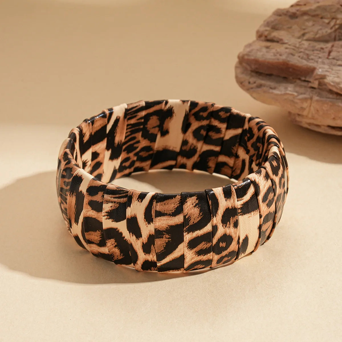 Vintage Leopard Print Cuff Bangles for Women Trendy Classic Leather Zebra Print Bracelet High-end Hand Fashion Jewelry Wedding B