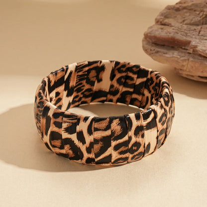 Vintage Leopard Print Cuff Bangles for Women Trendy Classic Leather Zebra Print Bracelet High-end Hand Fashion Jewelry Wedding B