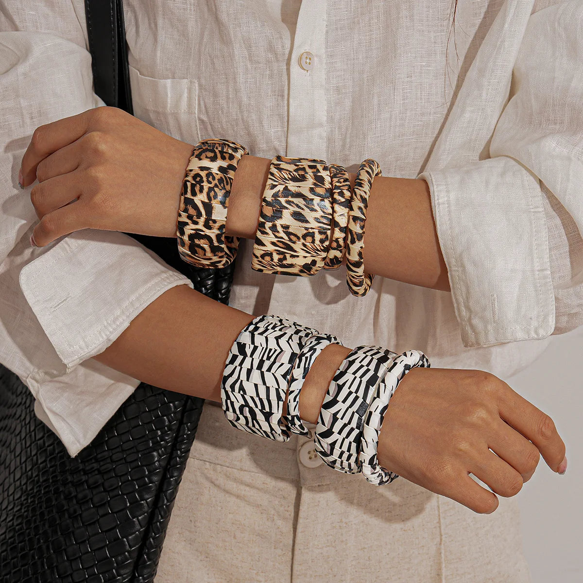 Vintage Leopard Print Cuff Bangles for Women Trendy Classic Leather Zebra Print Bracelet High-end Hand Fashion Jewelry Wedding B