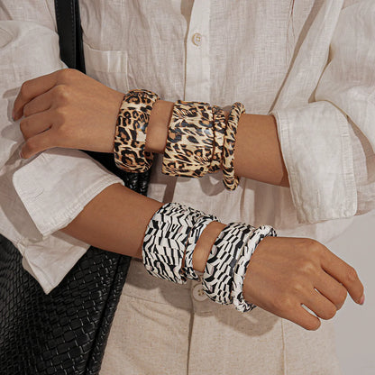 Vintage Leopard Print Cuff Bangles for Women Trendy Classic Leather Zebra Print Bracelet High-end Hand Fashion Jewelry Wedding B