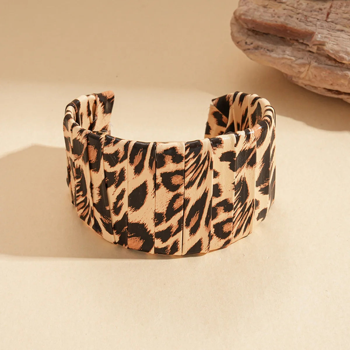 Vintage Leopard Print Cuff Bangles for Women Trendy Classic Leather Zebra Print Bracelet High-end Hand Fashion Jewelry Wedding B