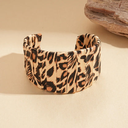 Vintage Leopard Print Cuff Bangles for Women Trendy Classic Leather Zebra Print Bracelet High-end Hand Fashion Jewelry Wedding B