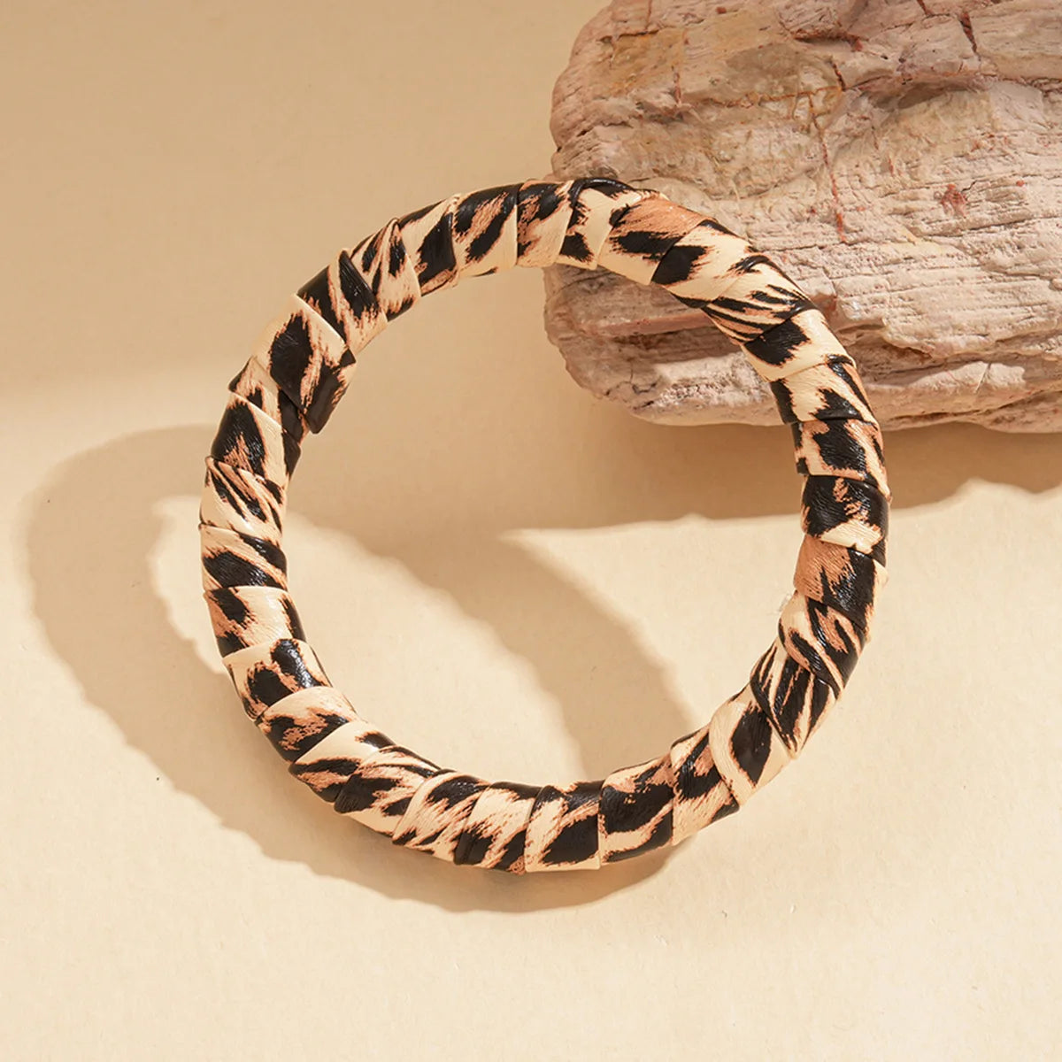 Vintage Leopard Print Cuff Bangles for Women Trendy Classic Leather Zebra Print Bracelet High-end Hand Fashion Jewelry Wedding B