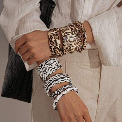 Vintage Leopard Print Cuff Bangles for Women Trendy Classic Leather Zebra Print Bracelet High-end Hand Fashion Jewelry Wedding B